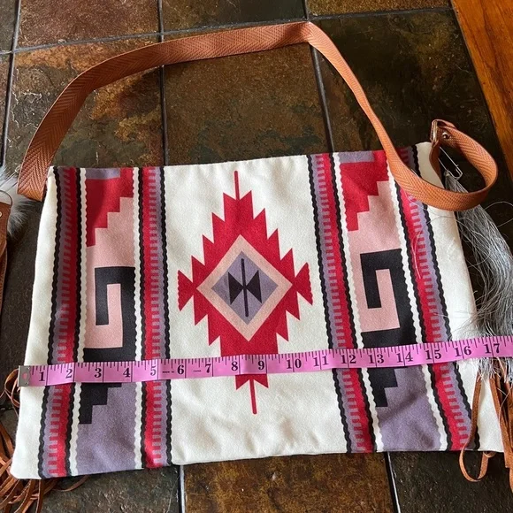 ❤️ Southwestern Aztec Boho Cowgirl Vegan Purse Tote Bag Brand New Condition ❤️ - Picture 11 of 13